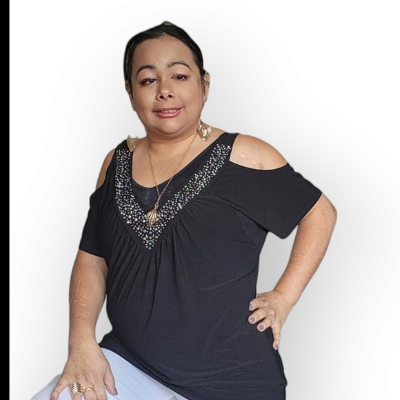 Black Cold Shoulder Top with White Leggings - Picture 8 of 16